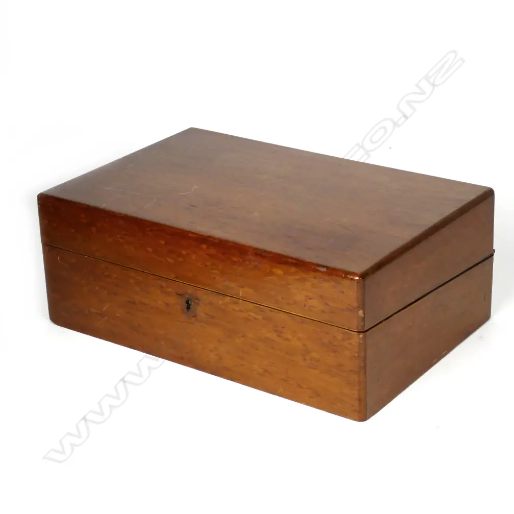 A good colonial mottled kauri writing box Image 1++