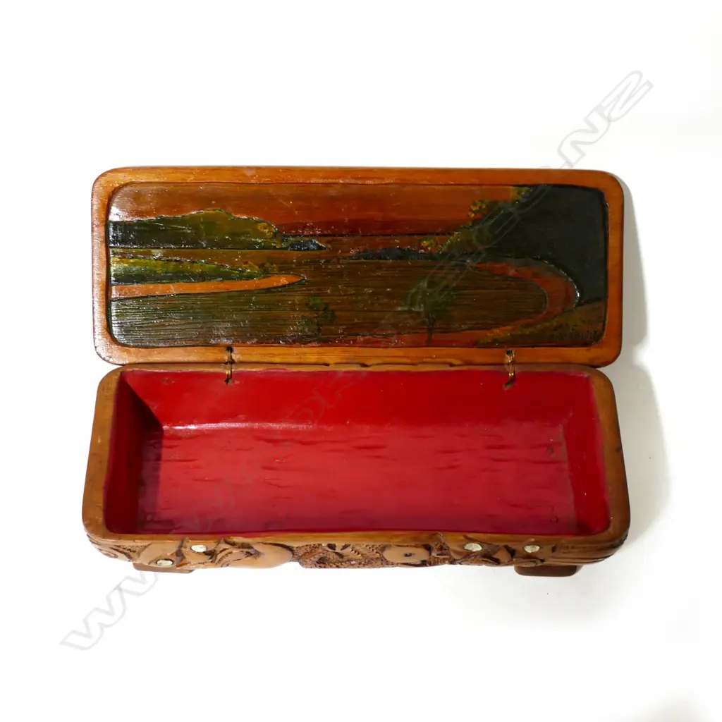 A Jane Brenkley N.Z. Folk Art trinket box Image 1++