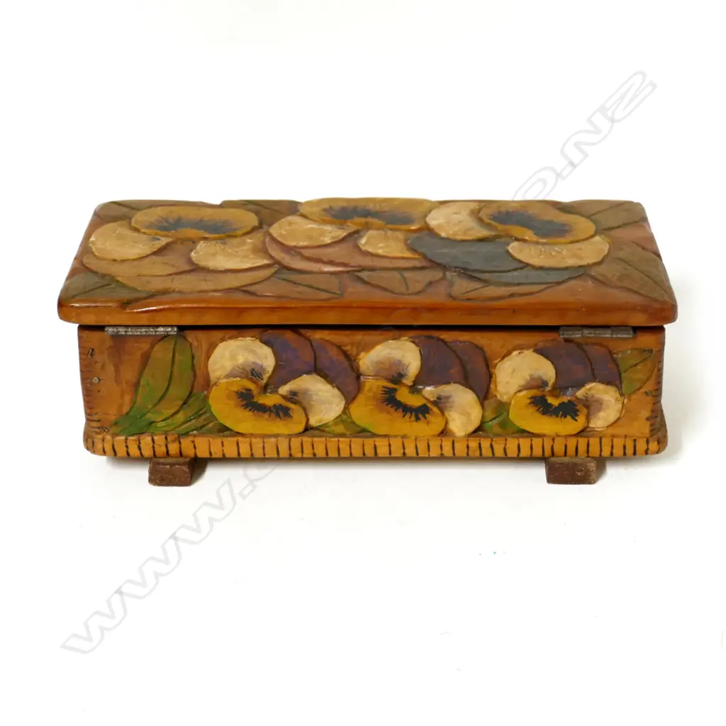 A Jane Brenkley N.Z. Folk Art trinket box Image 1++
