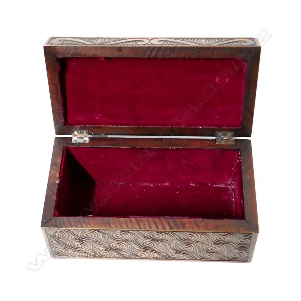 A N.Z. kauri trinket box Image 1++