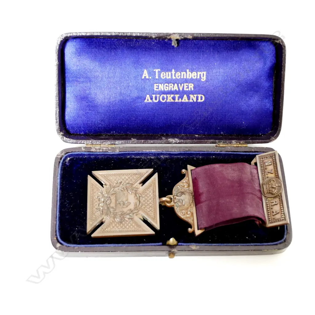 An Anton Teutenberg bronze N.Z. Rifle Association medal Image 1++
