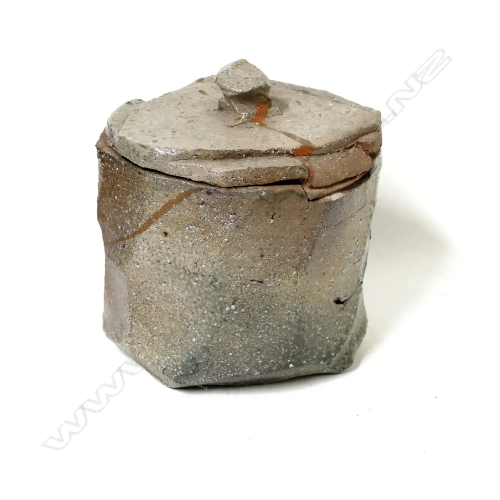 A Kelvin Bradford lidded pottery jar Image 1++