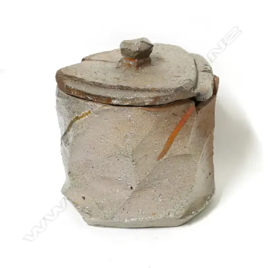 A Kelvin Bradford lidded pottery jar