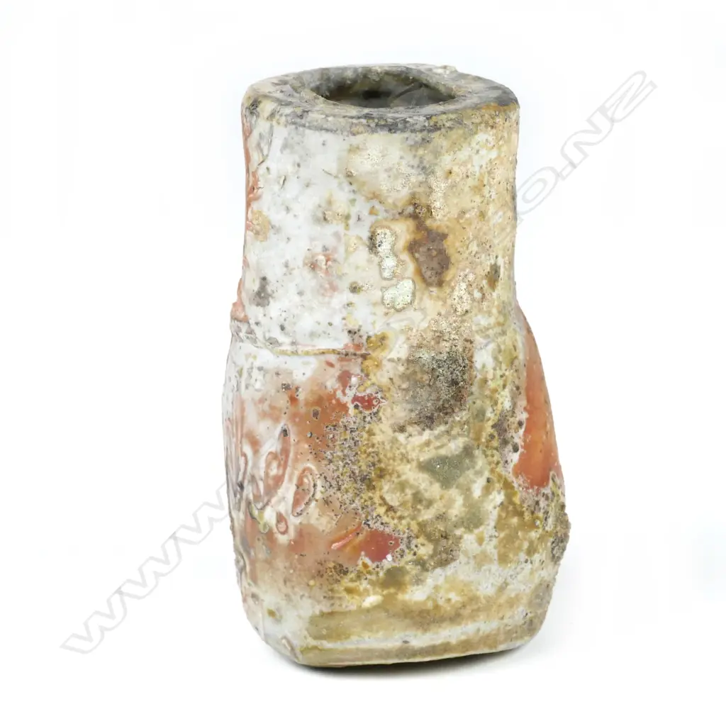 A good small Chester Nealie pottery vase Image 1++
