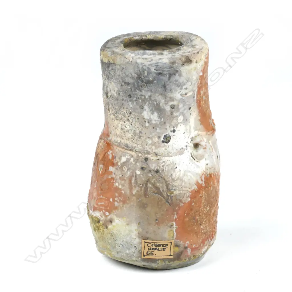 A good small Chester Nealie pottery vase Image 1++