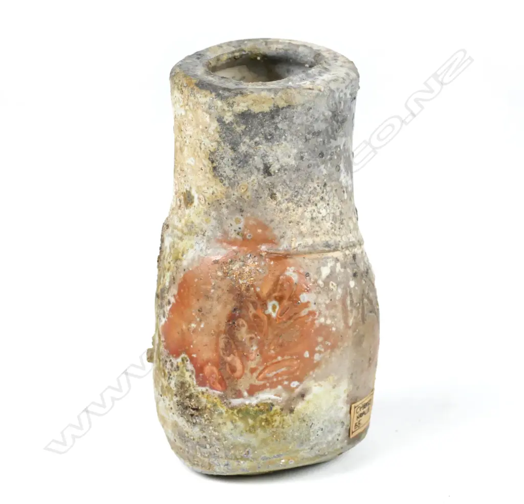 A good small Chester Nealie pottery vase Image 1++