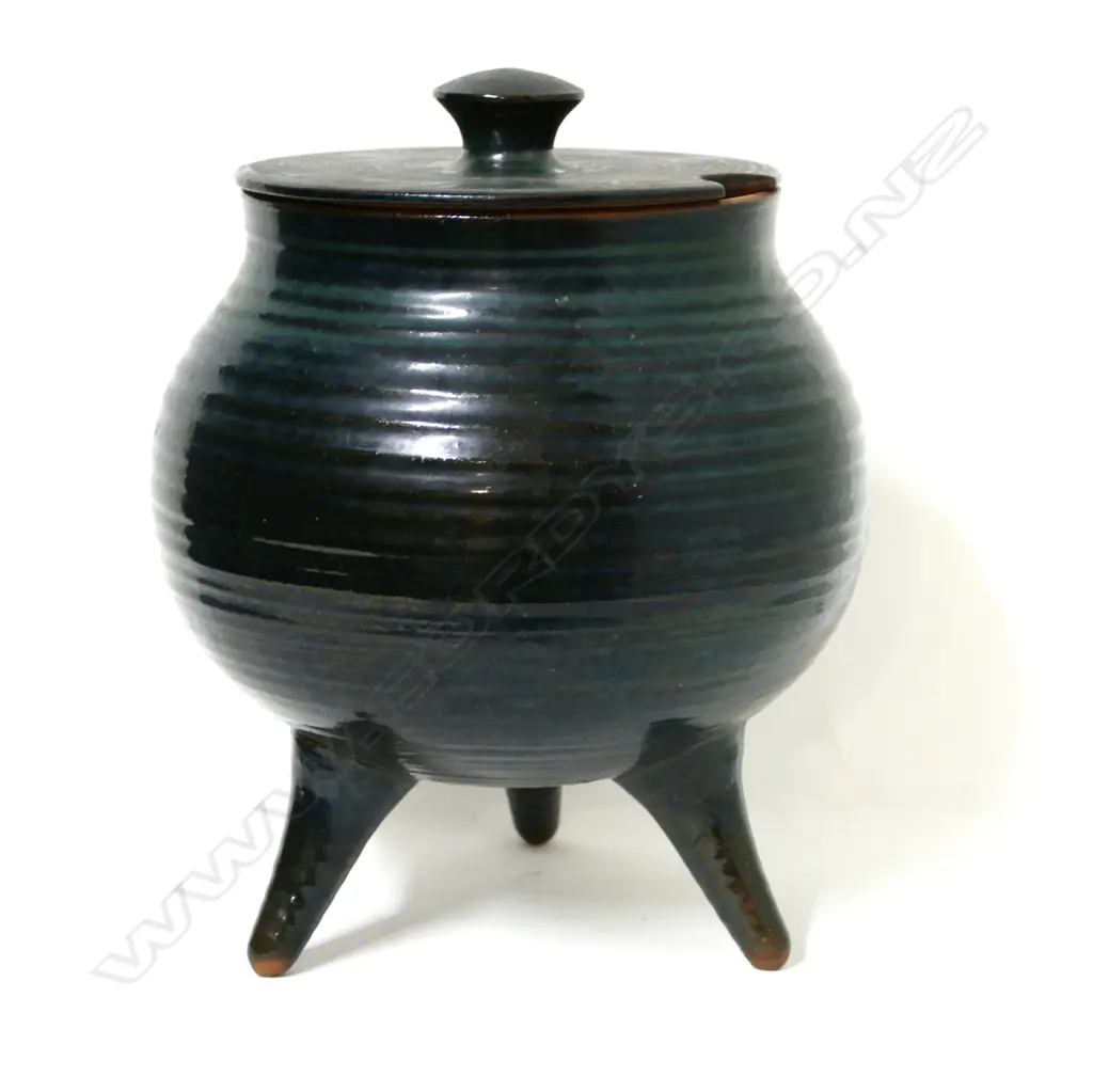 A good Mirek Smisek earthenware lidded cauldron Image 1++