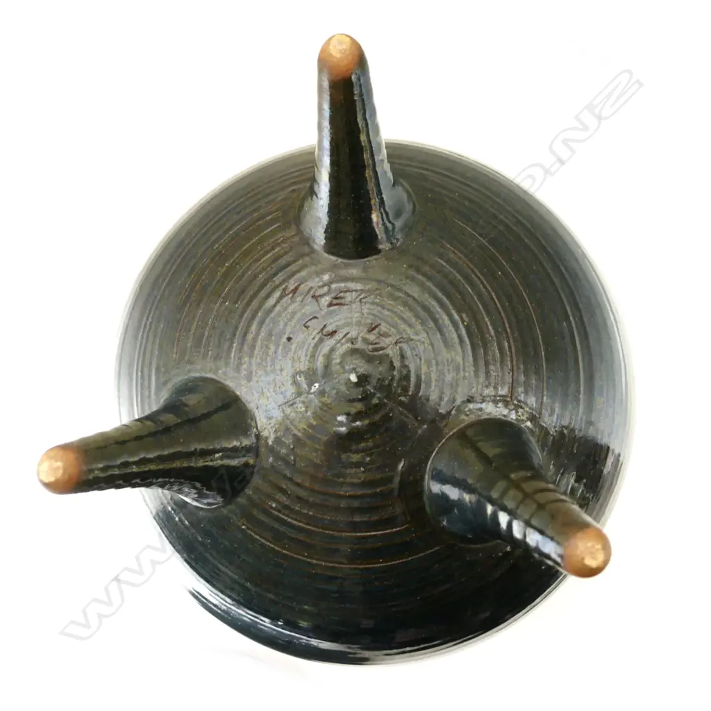 A good Mirek Smisek earthenware lidded cauldron Image 1++
