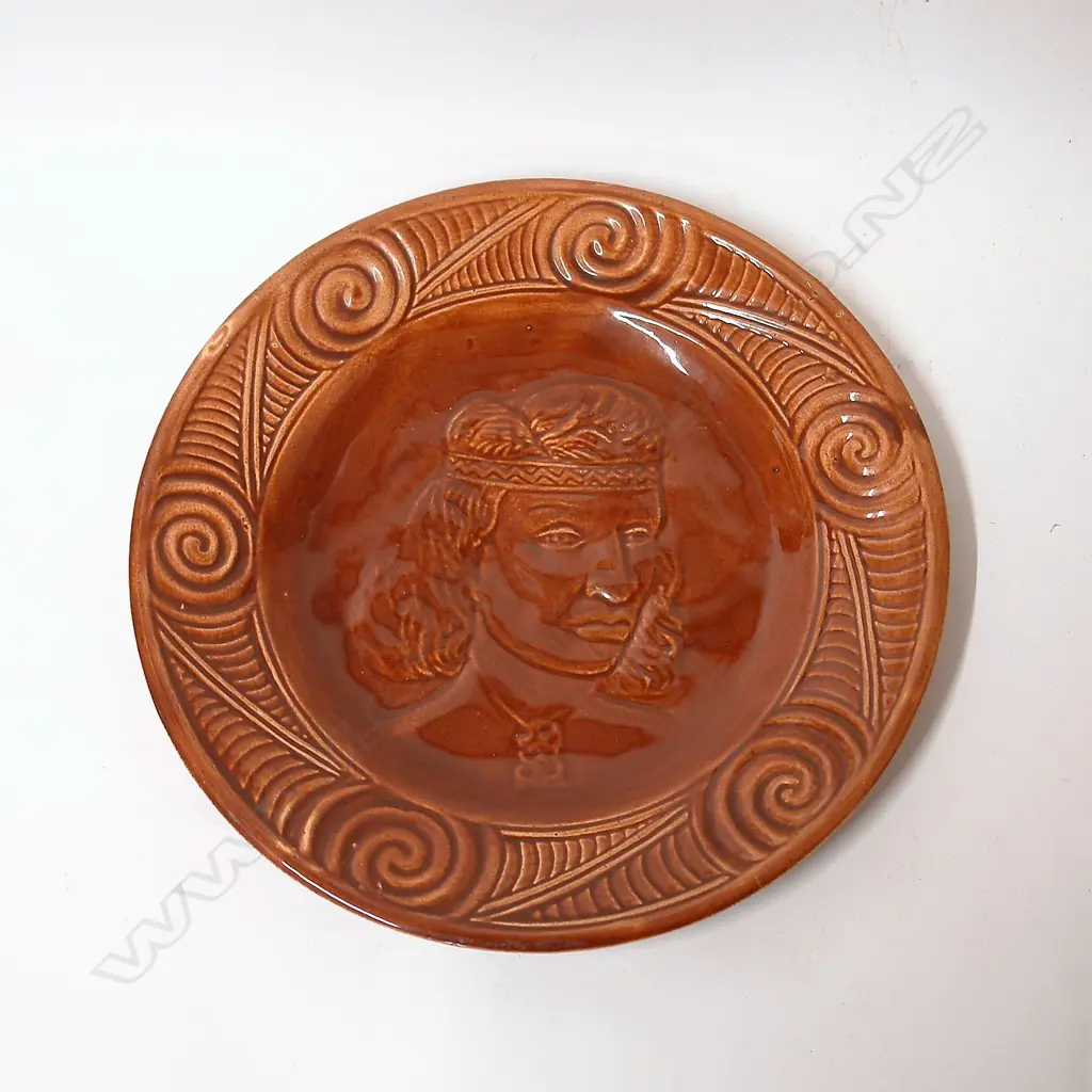 A Crown Lynn Wharetana wall plate (plaque) 'Puhi Urutapu Tamahine' Image 1++