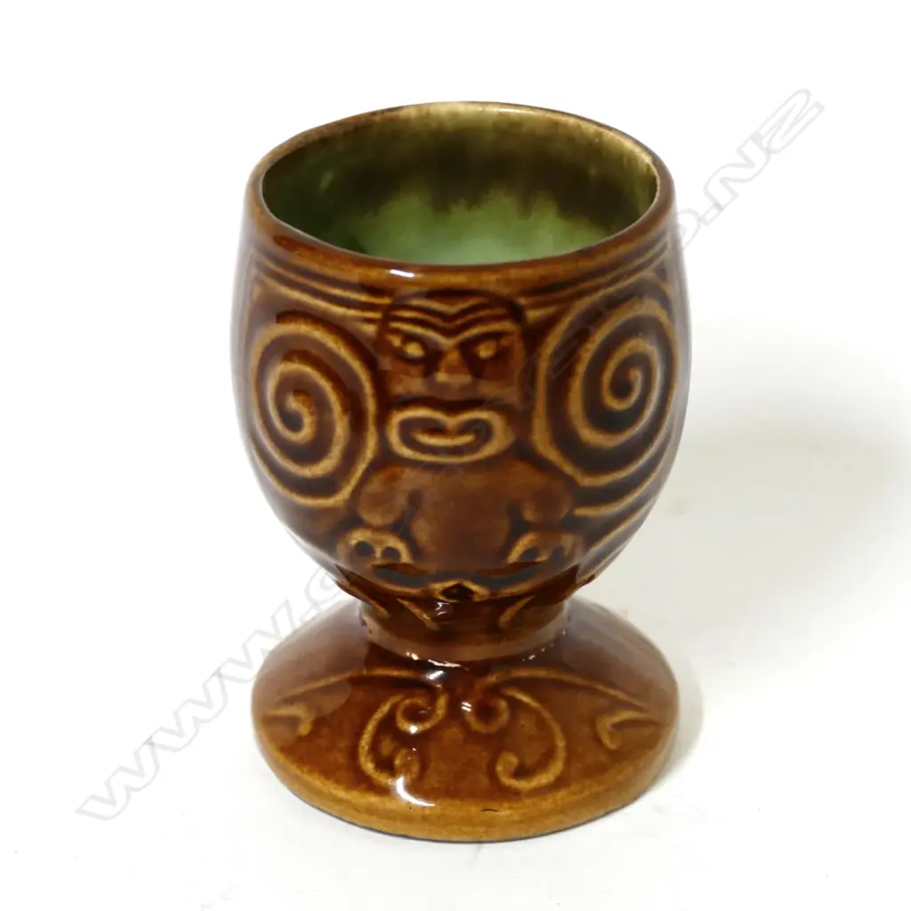 A rare Wharetana egg cup Image 1++
