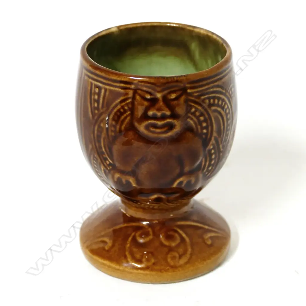 A rare Wharetana egg cup Image 1++