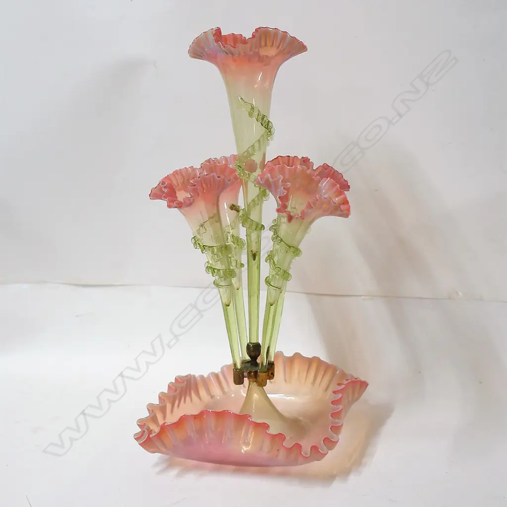 A Victorian pale cranberry and vaseline glass five trumpet epergne Image 1++