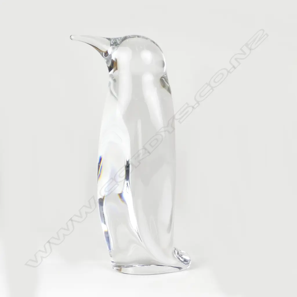 A Daum glass penguin Image 1++