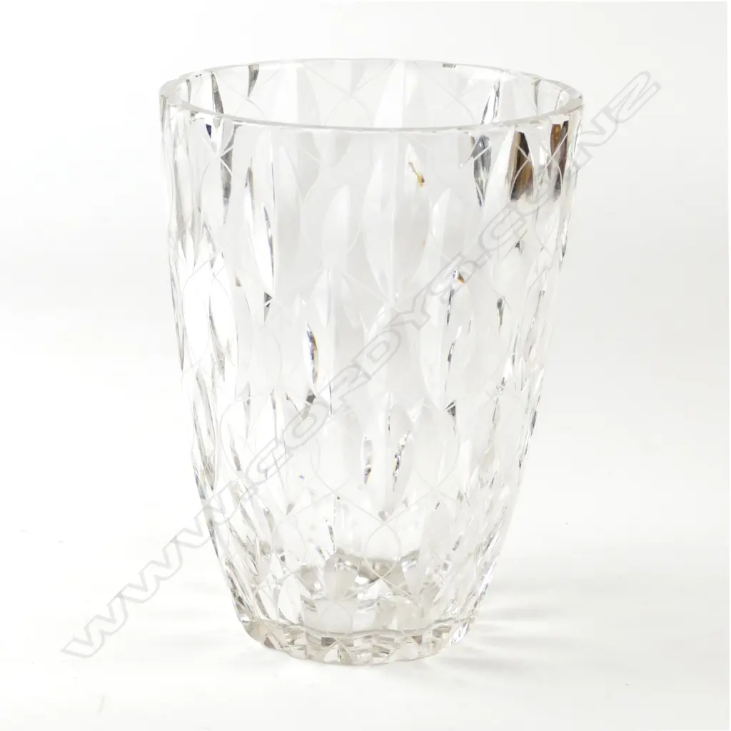 A Clyne Farquharson designed crystal vase Image 1++