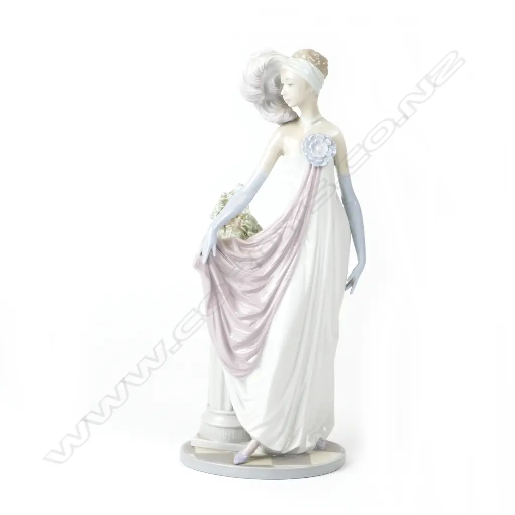 A Lladro figurine Image 1++