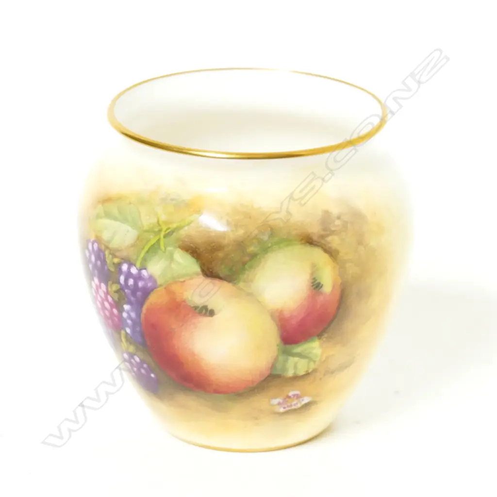 A small Royal Worcester vase Image 1++
