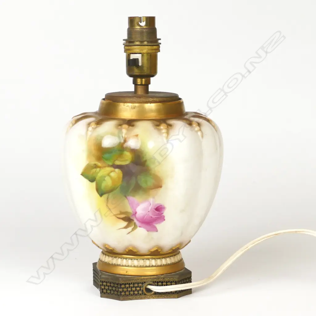 A Hadley's Worcester lidded pot Image 1++