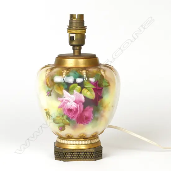 A Hadley's Worcester lidded pot