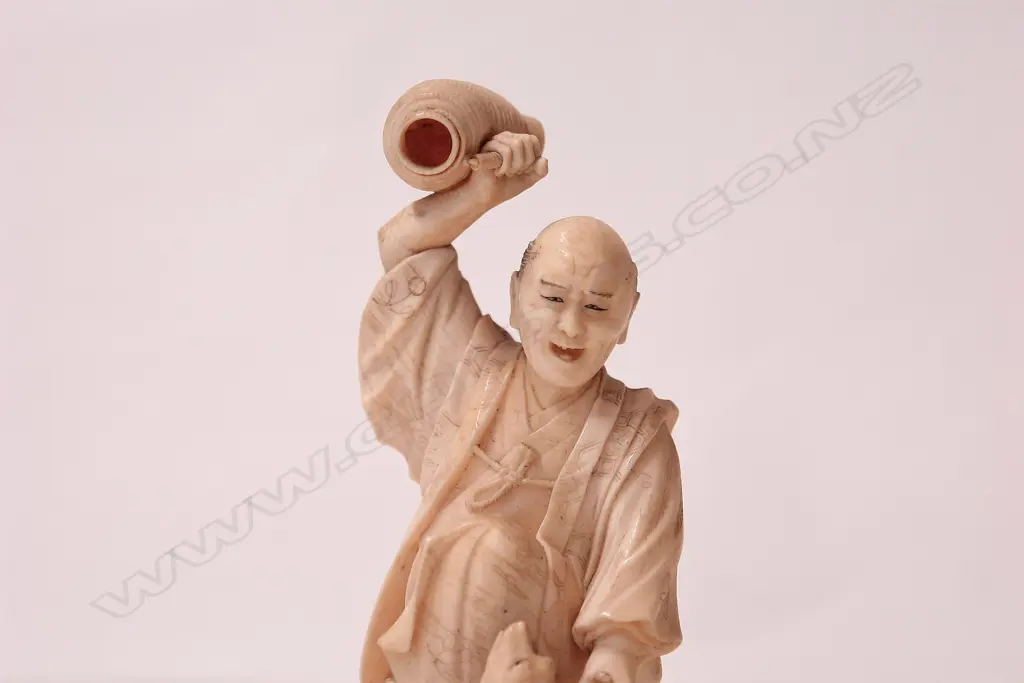 A Japanese Meiji finely carved ivory characterful figure of a fisherman Image 1++