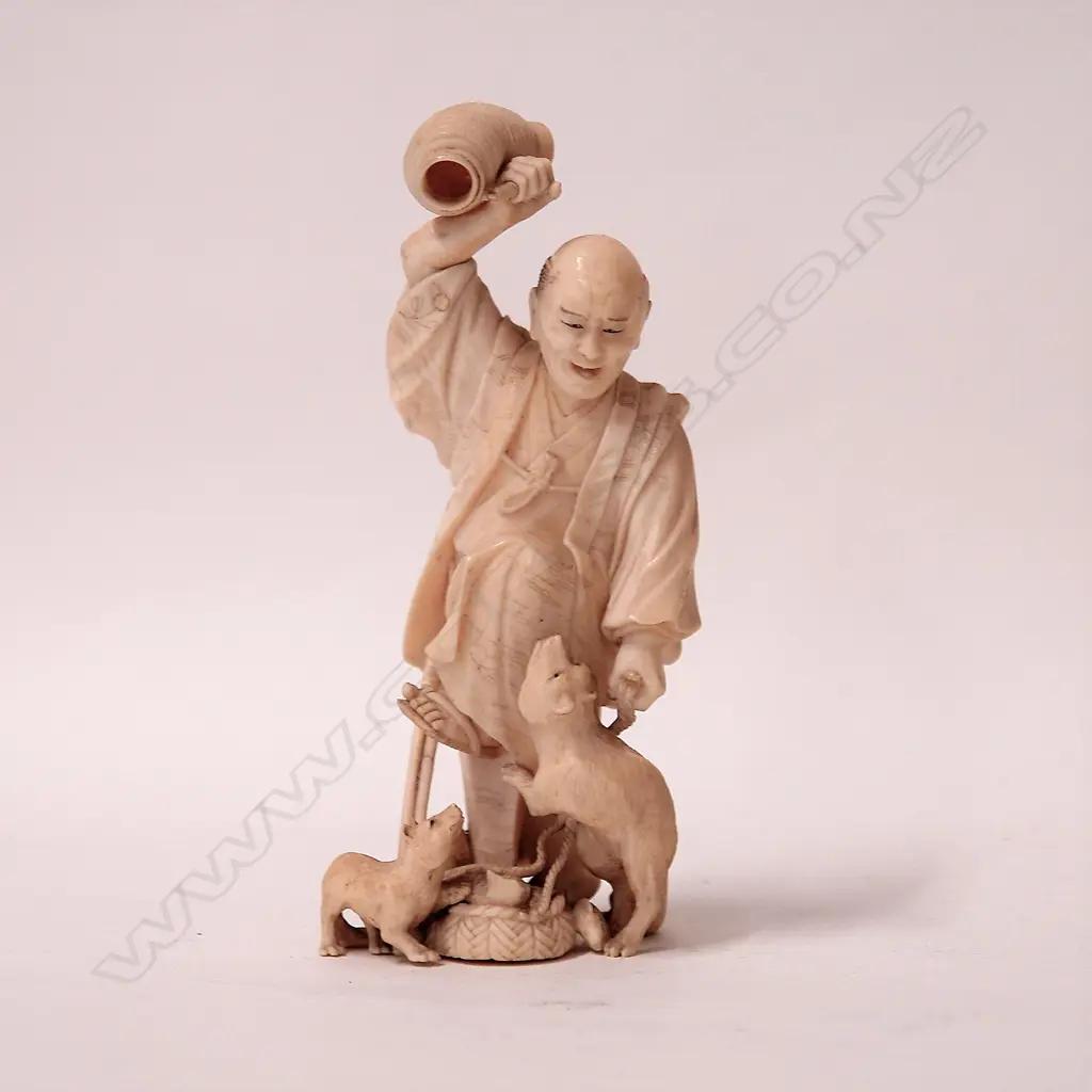 A Japanese Meiji finely carved ivory characterful figure of a fisherman Image 1++