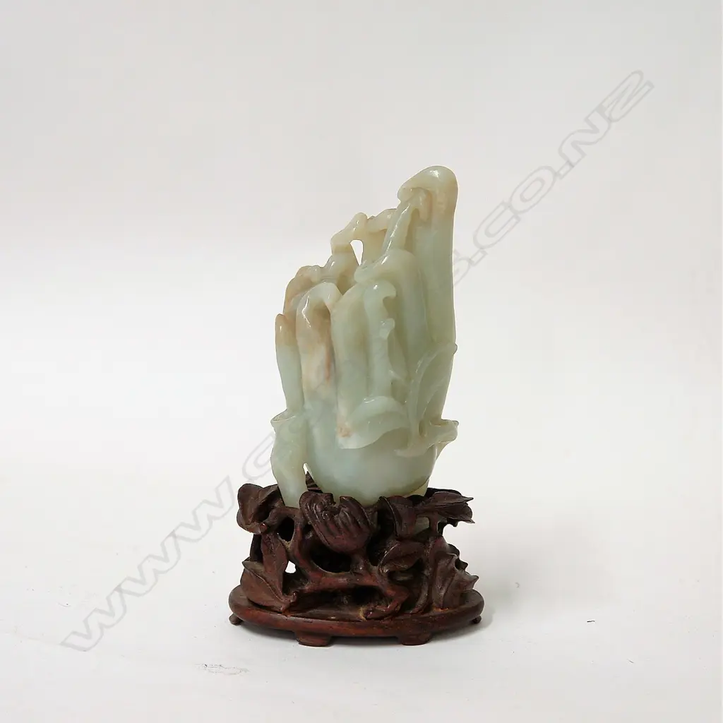 A Chinese carved jade Buddha's hand citron Image 1++