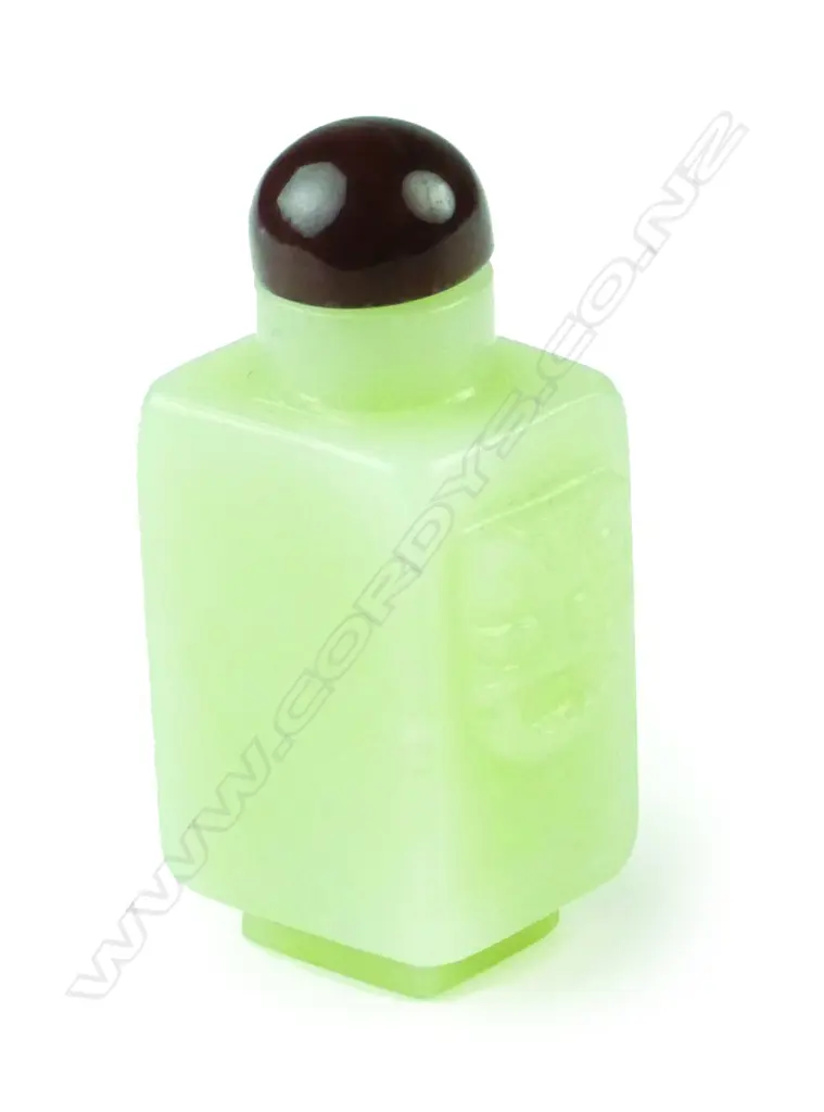 A Chinese mutton fat jade snuff bottle Image 1++