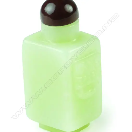 A Chinese mutton fat jade snuff bottle