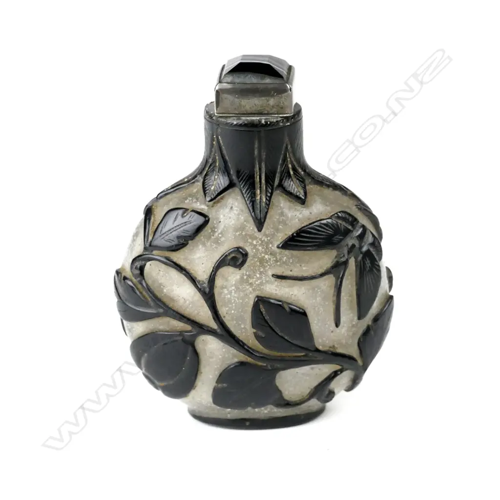 A Chinese glass snuff bottle Image 1++