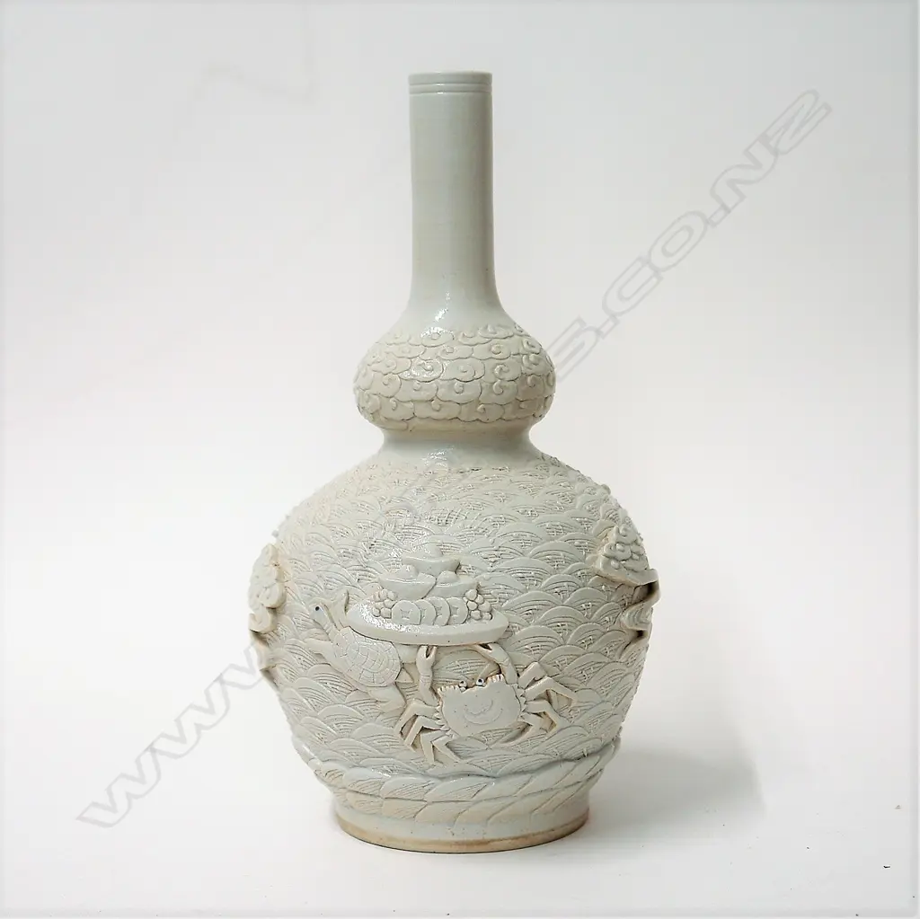 A 19th/early 20thC fine quality ‘wang bingrong’ double gourd vase Image 1++