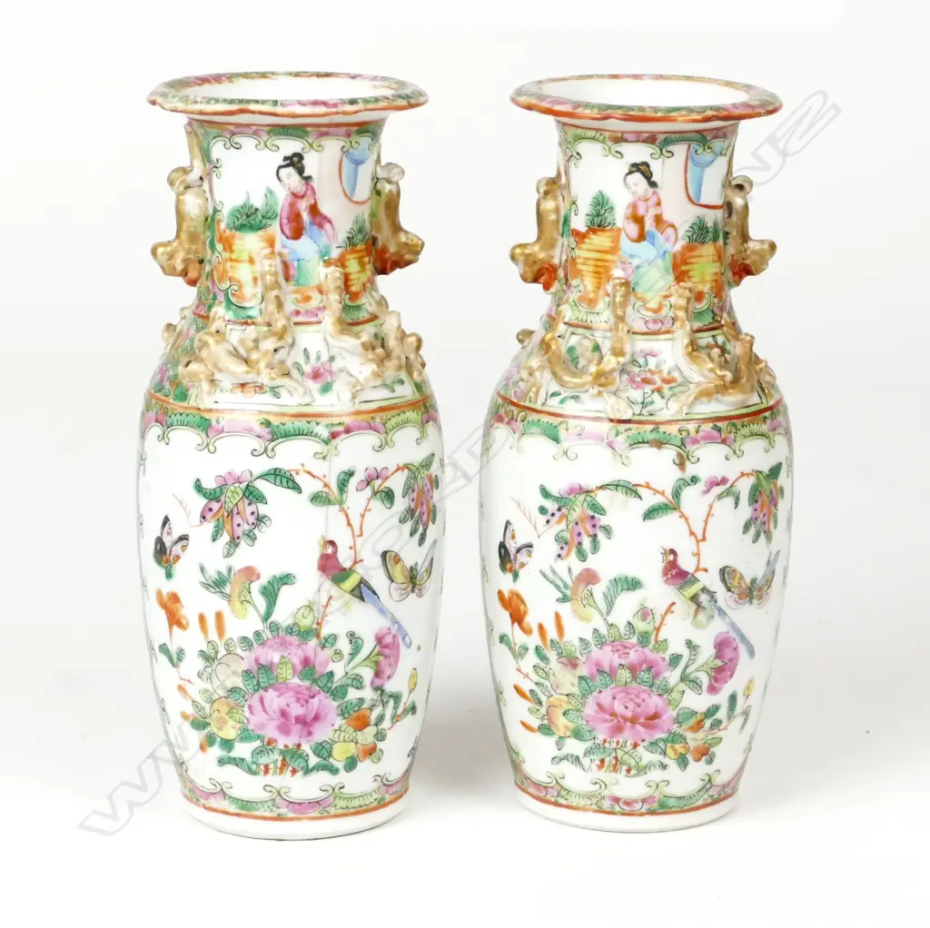 A pair of famille rose vases Image 1++
