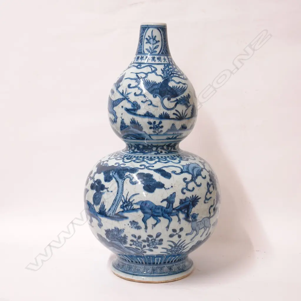 A Chinese large blue and white double gourd form vase Image 1++