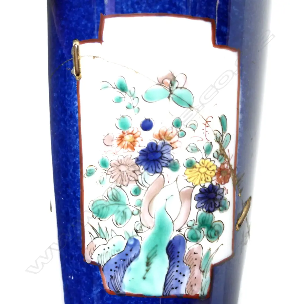 A pair of 18th/19thC Chinese decorated porcelain mallet shaped vases Image 1++