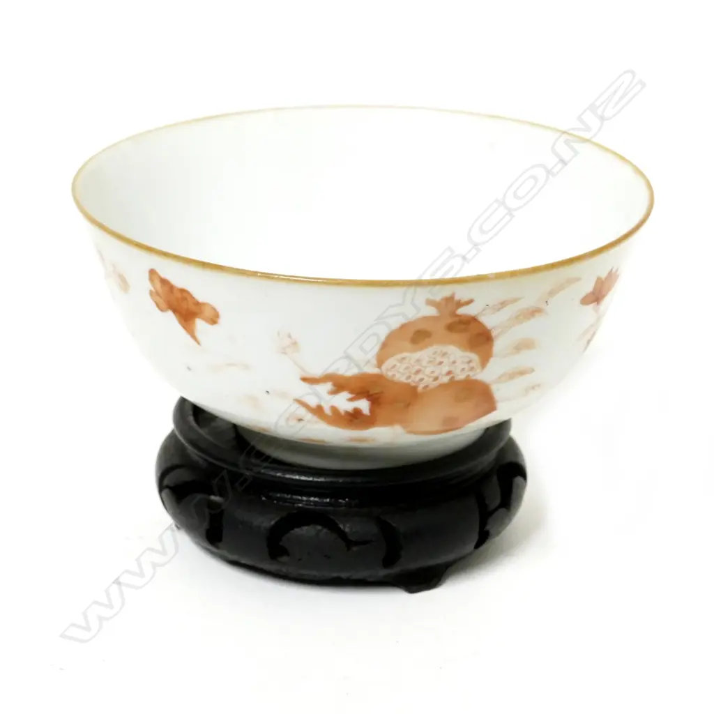 A small Chinese porcelain bowl Image 1++