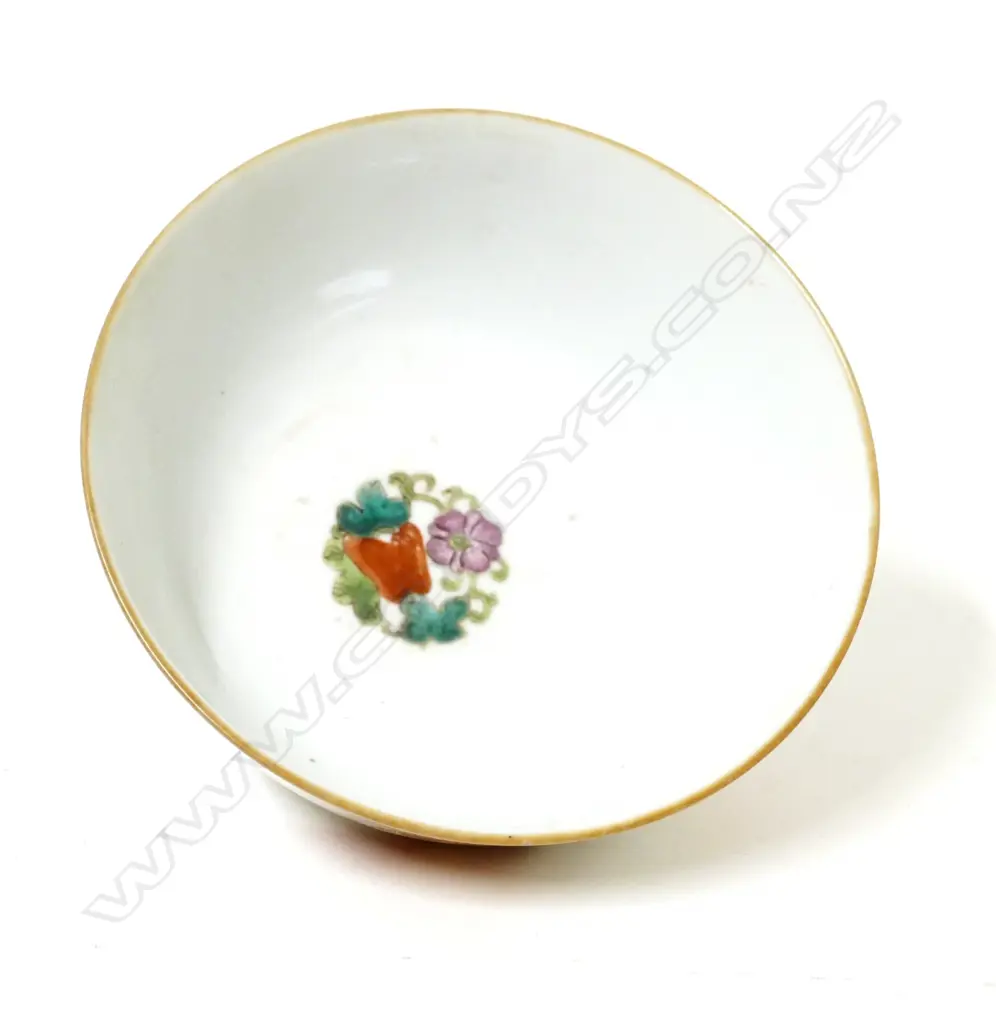 A small Chinese porcelain bowl Image 1++