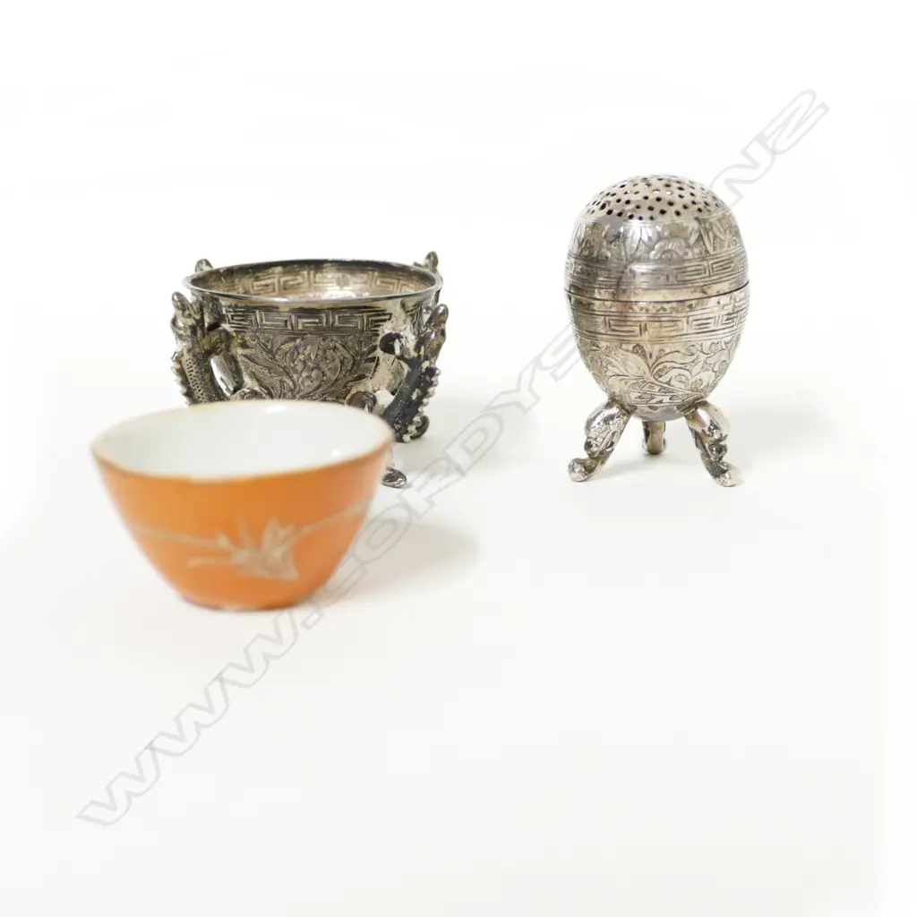 A Chinese silver pepper and salt Image 1++
