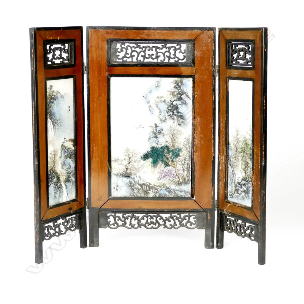 A late 19thC Chinese three-fold desk screen Image 1++
