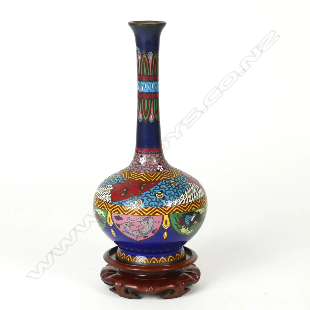 An old cloisonné vase Image 1++