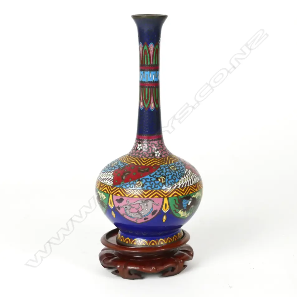 An old cloisonné vase Image 1++
