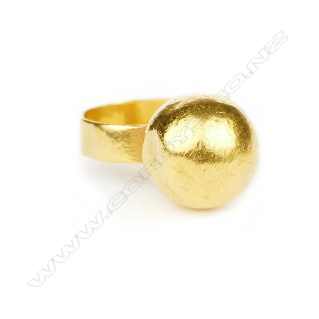 A 22ct. gold ring Image 1++