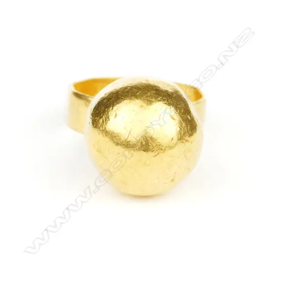 A 22ct. gold ring