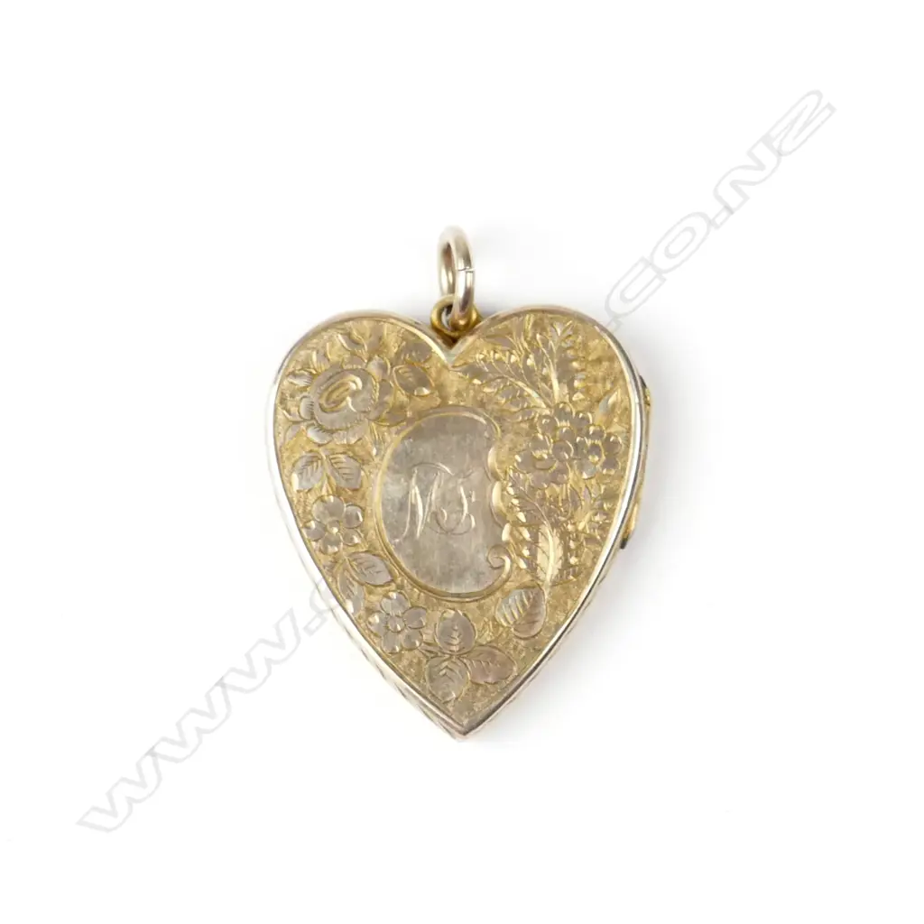 An Edwardian gilded 9ct. yellow gold large heart locket Image 1++