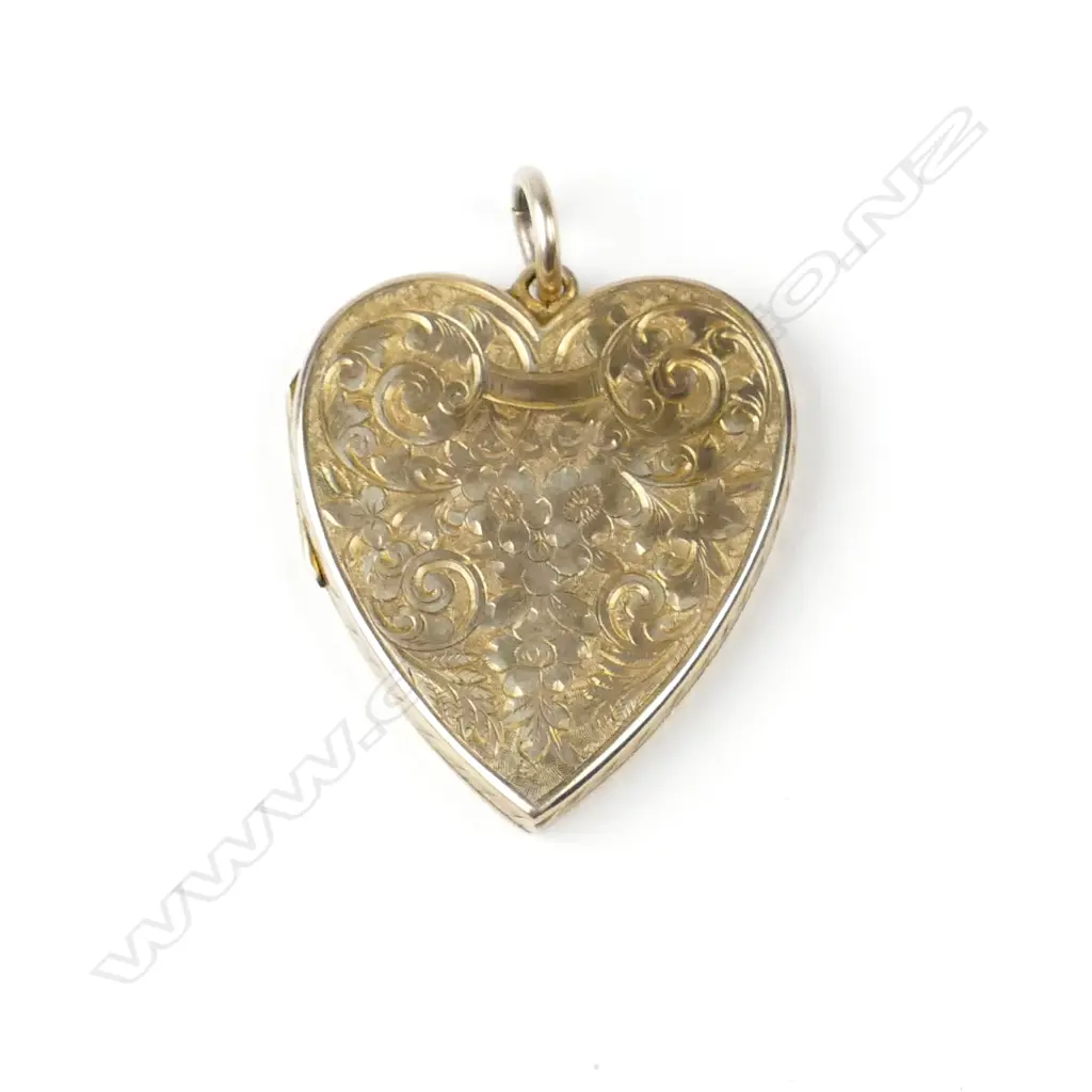 An Edwardian gilded 9ct. yellow gold large heart locket Image 1++
