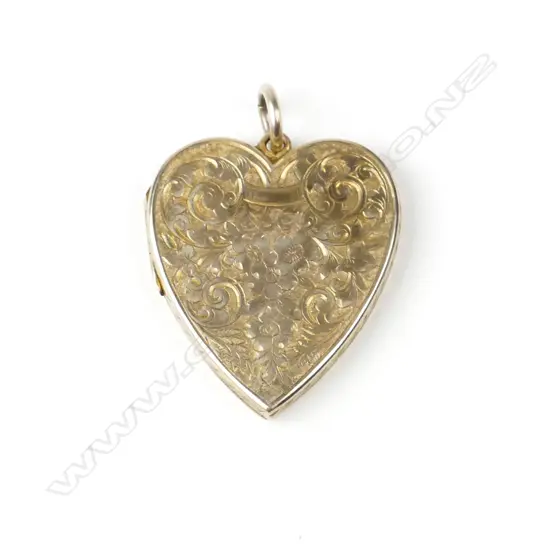 An Edwardian gilded 9ct. yellow gold large heart locket