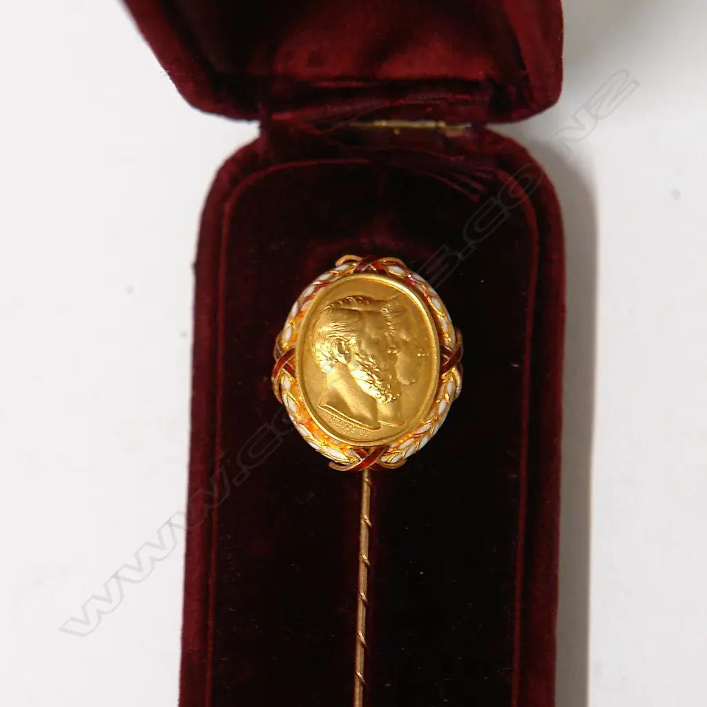 A 19thC fine 18ct. yellow gold Royal Wedding 25th Anniversary stick pin Image 1++