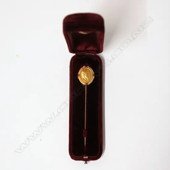 A 19thC fine 18ct. yellow gold Royal Wedding 25th Anniversary stick pin