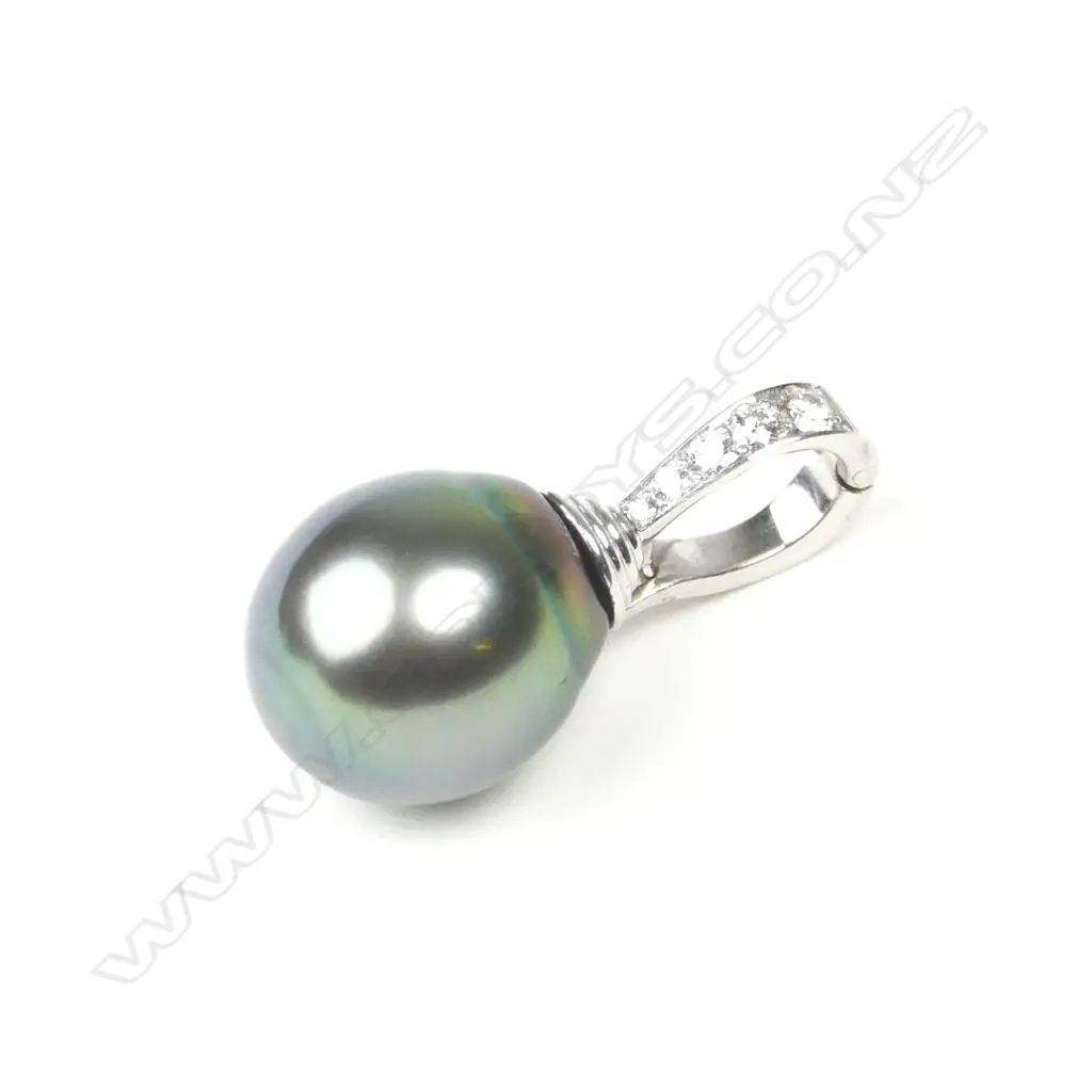 An 18ct. white gold Image 1++
