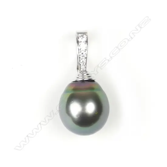 An 18ct. white gold