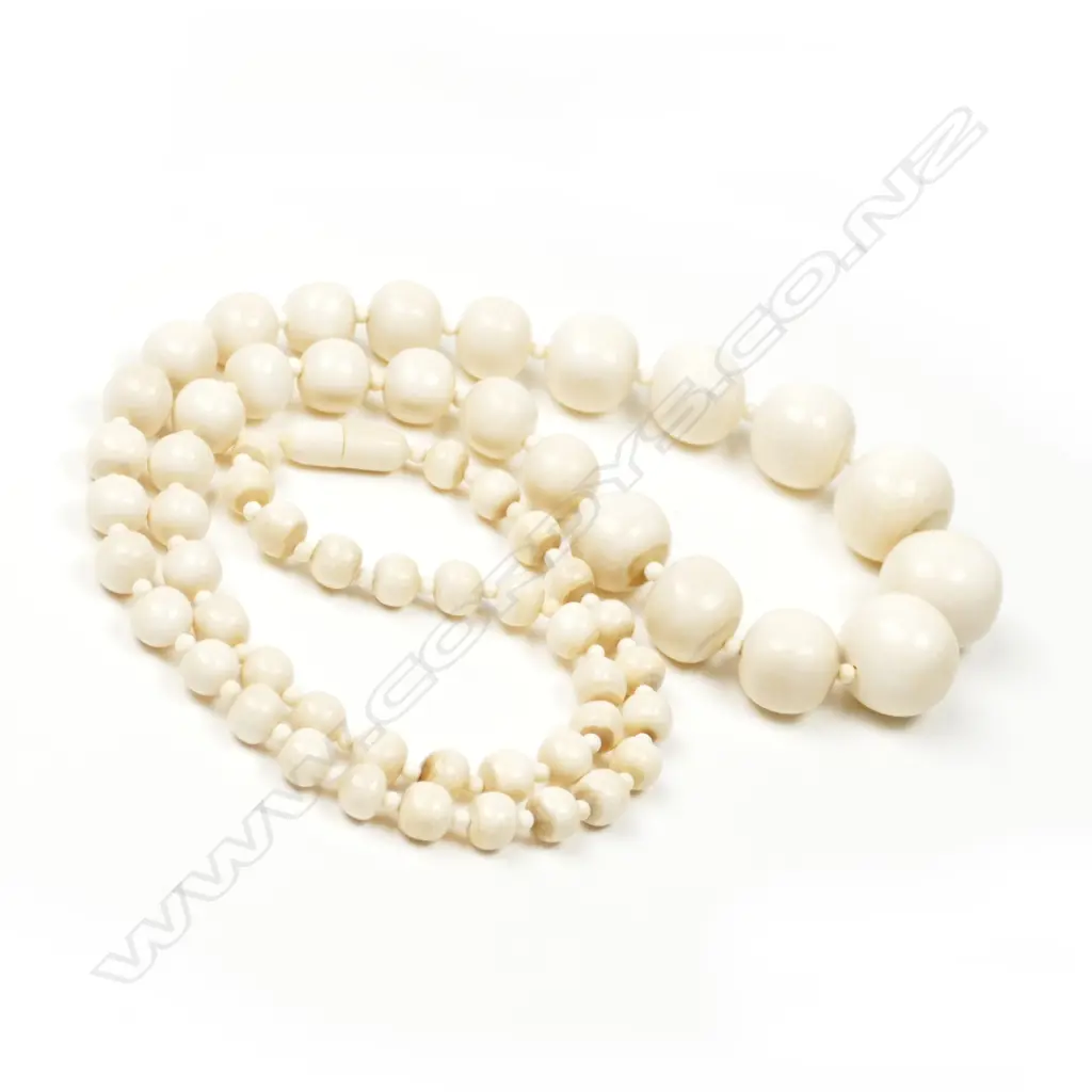A vintage ivory bead necklace Image 1++