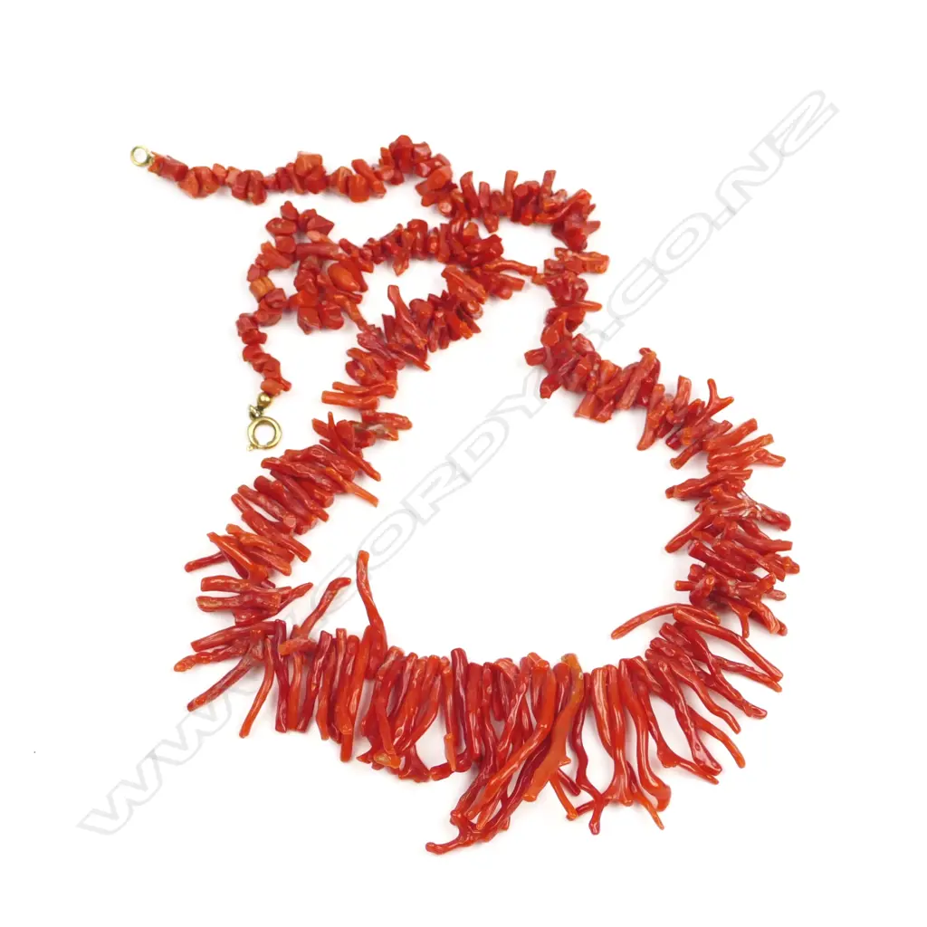 A vintage red coral necklace Image 1++