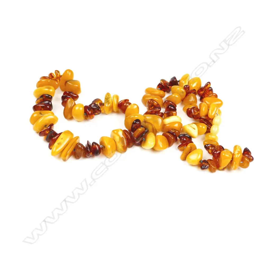A vintage amber nugget necklace Image 1++